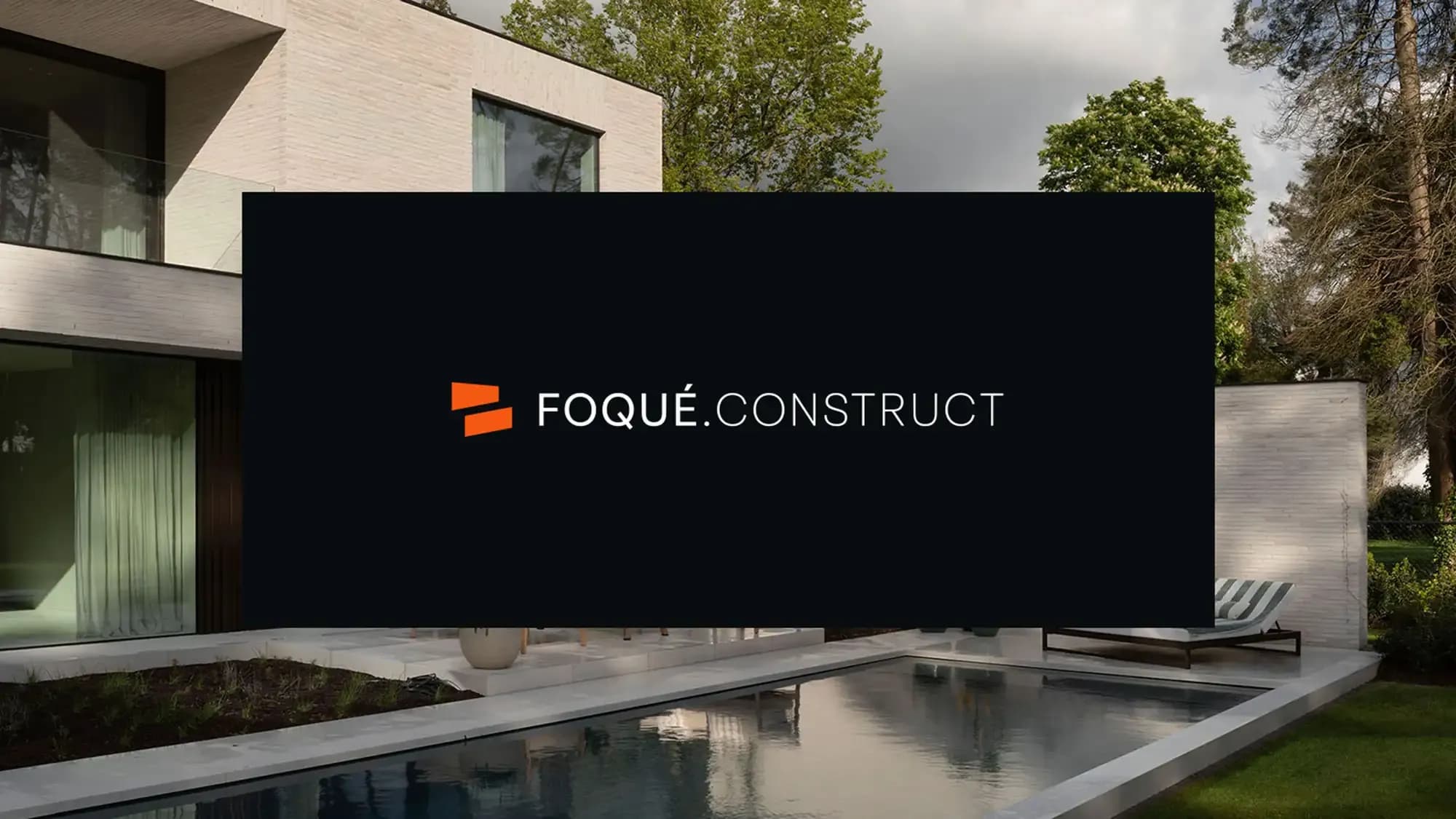 Foque logo presentatie met afbeelding van villa op de achtergrond